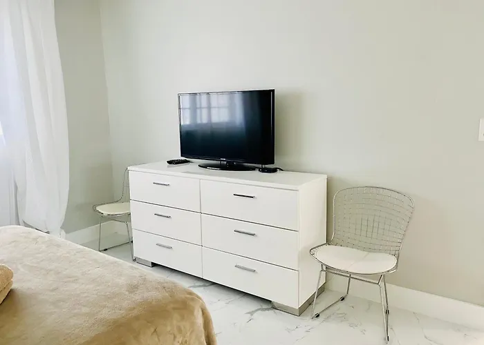 Stylish 1Br 2Ba Condo 1Block To Aventura Mall
