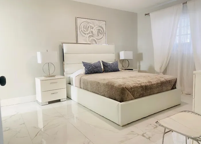 Stylish 1Br 2Ba Condo 1Block To Aventura Mall