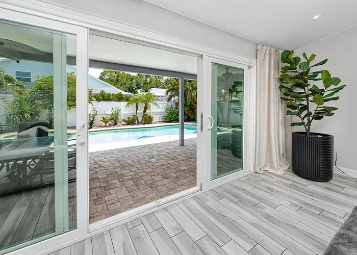 New! Palm Harbor Hideaway - Beautiful, Spacious 4Br Home With Amazing Pool