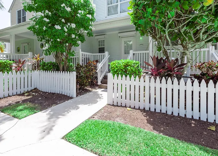 Blue House Getaway - Waterfront Villa In Duck Key