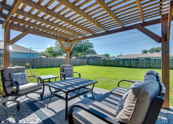 Whole House, Big Yard, Garage: 20 Min To Beach!