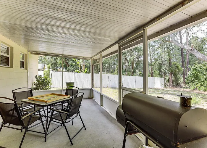 Spacious 4Br Home In Deltona W/ Screened Porch!
