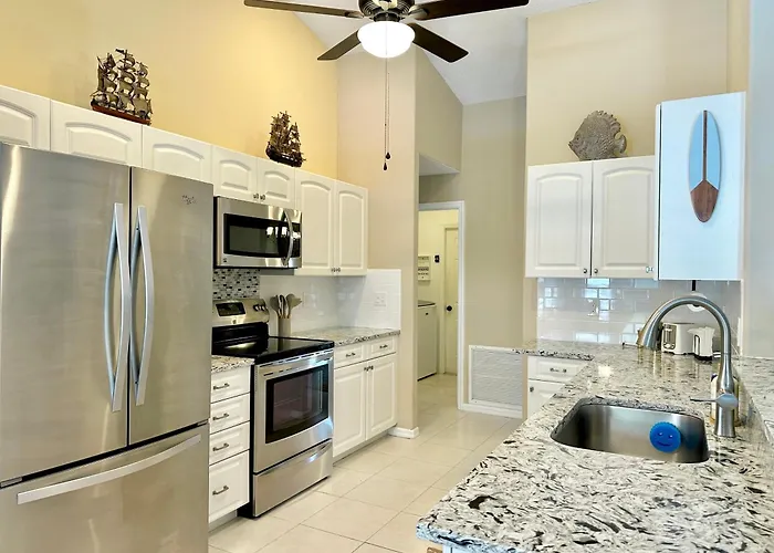 Pool Retreat & Minutes To Beach