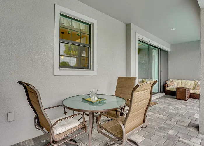 Punta Gorda Home: Great For Nurses & Professionals