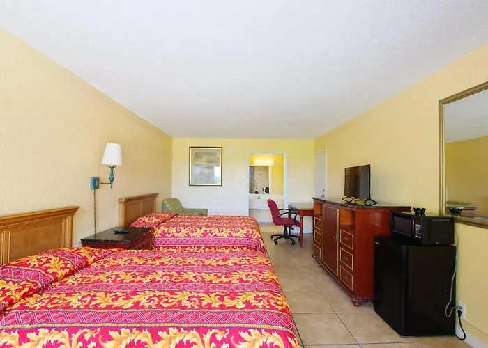 Paramount Lakeside Inn & Suites