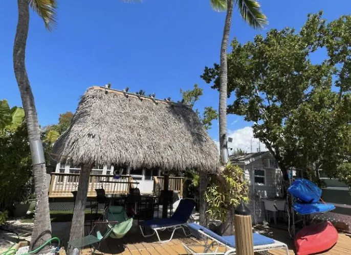 Waterfront Tiny House W Pool, Beach, And Boat Dock