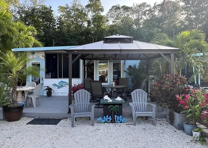 Beachside Retreat With Pool, Boat Ramp Dock For Rent