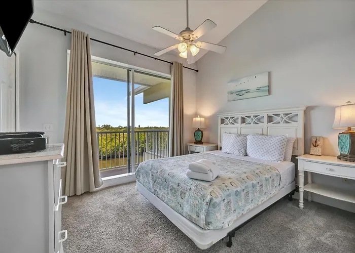 Mangrove Waterway View Sleeps 4 Pool & Courts