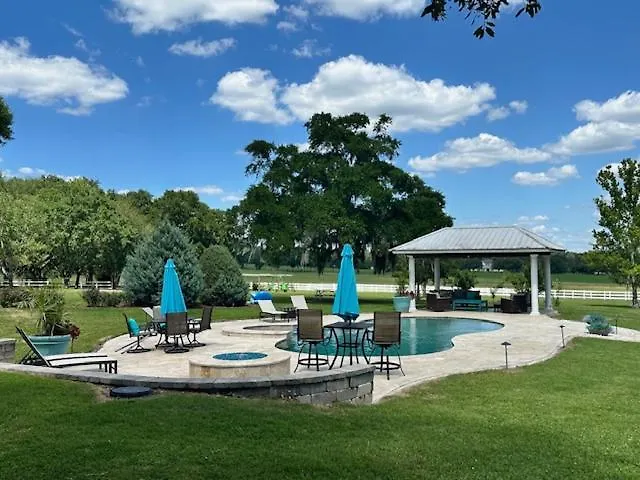 Deluxe Farm Studio Apt Pool Side