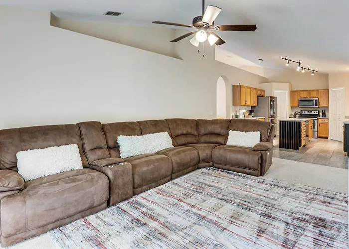 Spacious 4Br Home In Deltona W/ Screened Porch!