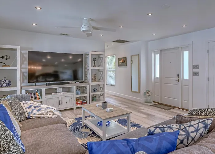 Waterfront Oasis - Private Heated Pool, Fire Pit & Gourmet Kitchen - Near Beach!