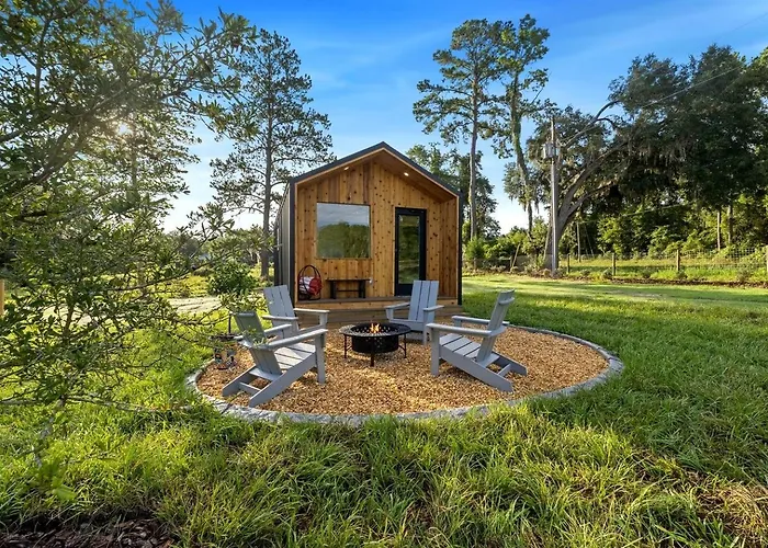 Serene And Cozy Cabin Near Gilchrist Blue Springs, Perfect For A Small Town Florida Getaway
