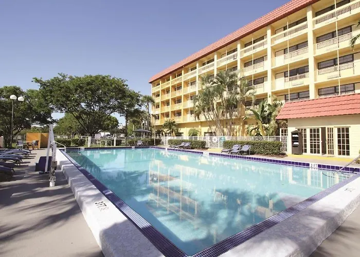 La Quinta Inn & Suites By Wyndham Coral Springs Univ Dr