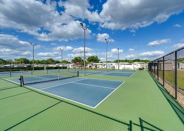 Heated Pool, Games & Socials! Zephyrhills Home