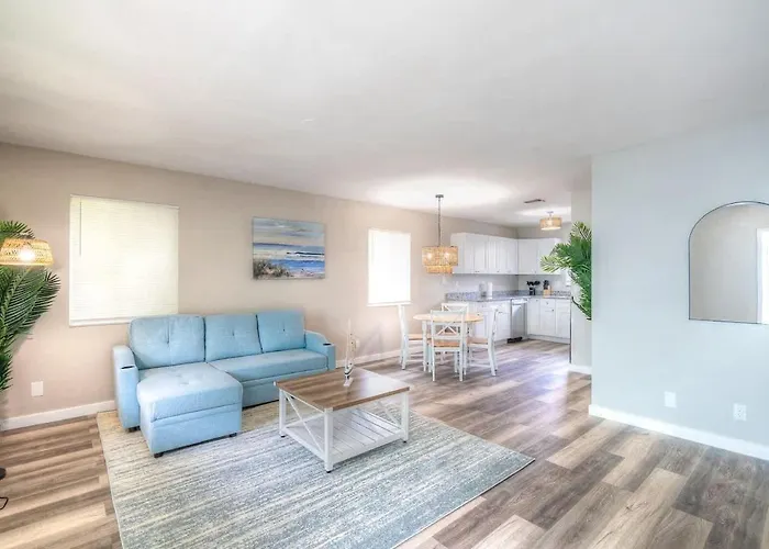 2 Bedroom Coastal Home Near Beach