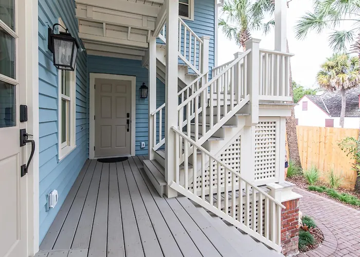 Blue Carriage House Downtown Boutique Hotel