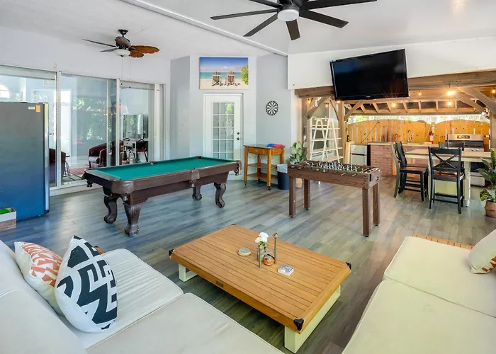 Games, Outdoor Kitchen: Port St Lucie Family Home