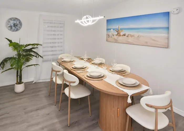 Book A Paradise With Jacuzzi, Bbq & Paddleboards