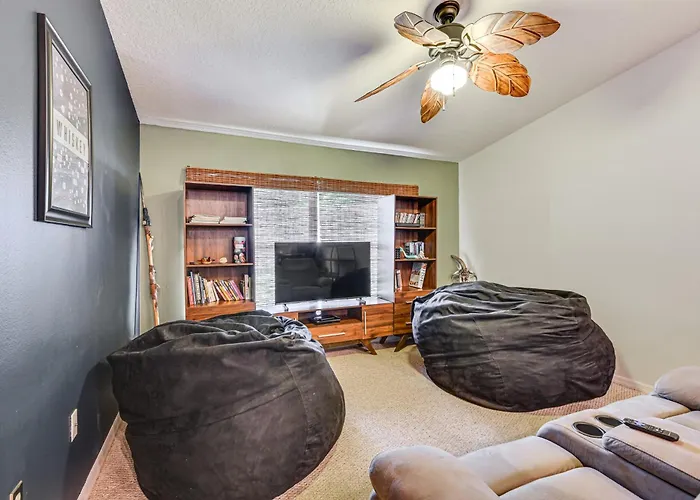 Close To Dtwn! Family-Friendly Dade City Townhome