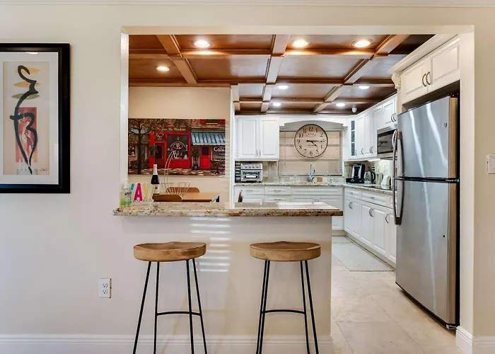Casa Coral- Cozy Stay With Yard Near Miami Stadium