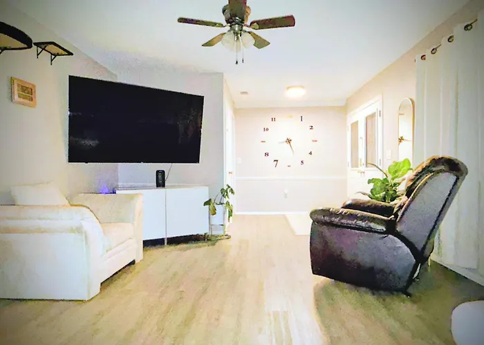 Charming 4 Bed 3 Bath Single Family Home In Hudson