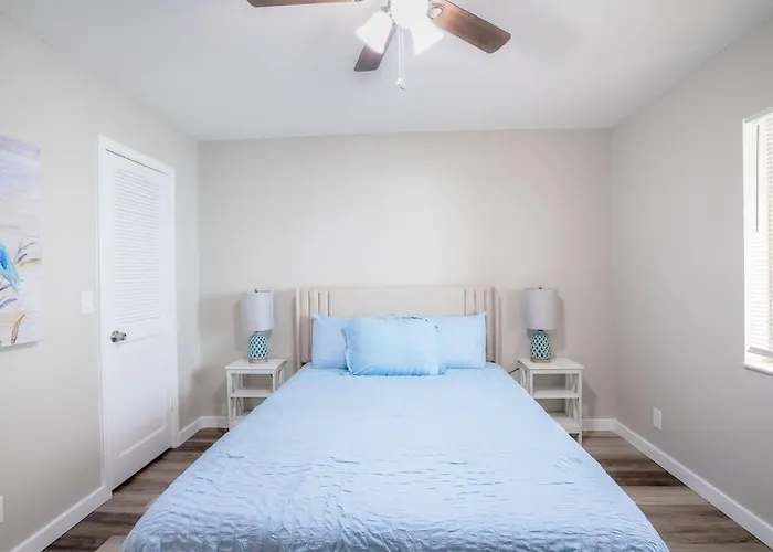 2 Bedroom Coastal Home Near Beach