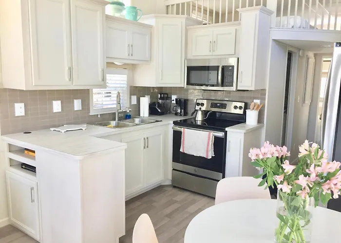 Waterfront Tiny Home With Pool, Beach, Dock, Kayaks