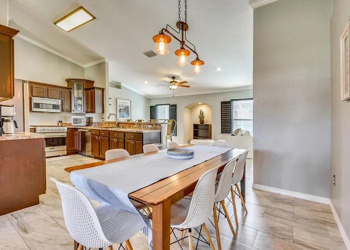 Group-Friendly Palmetto Oasis Near Beaches