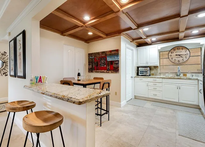 Casa Coral- Cozy Stay With Yard Near Miami Stadium