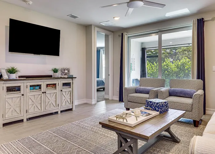 Work & Play! Home W/ Modern Comfort In Estero
