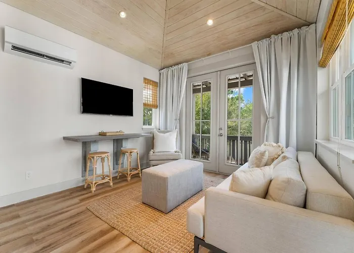 Walk To Beach, 30A Carriage House, Sleeps 4