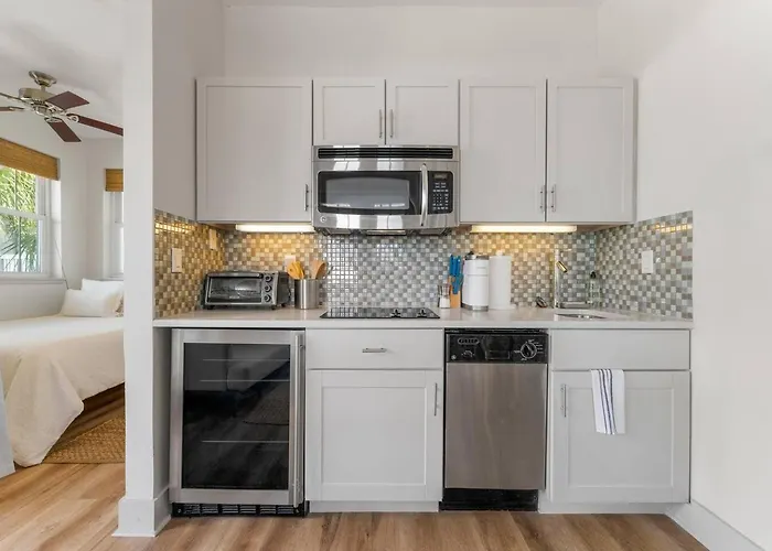 Walk To Beach, 30A Carriage House, Sleeps 4