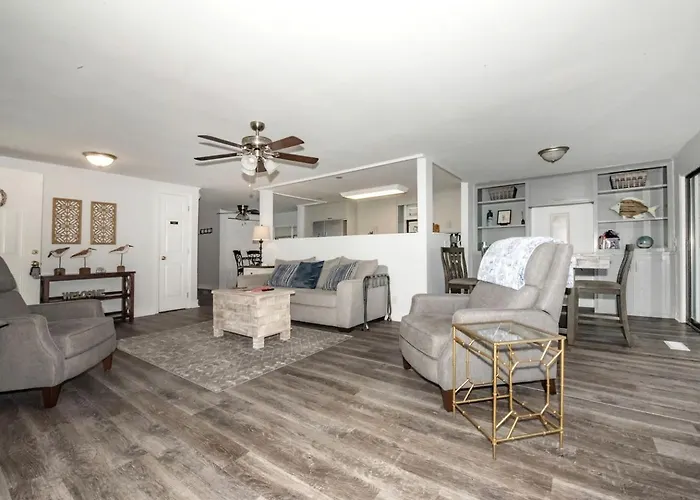 Big Family Paradise: Riverfront Getaway For A Relaxing Stay In Wakulla County, Fl
