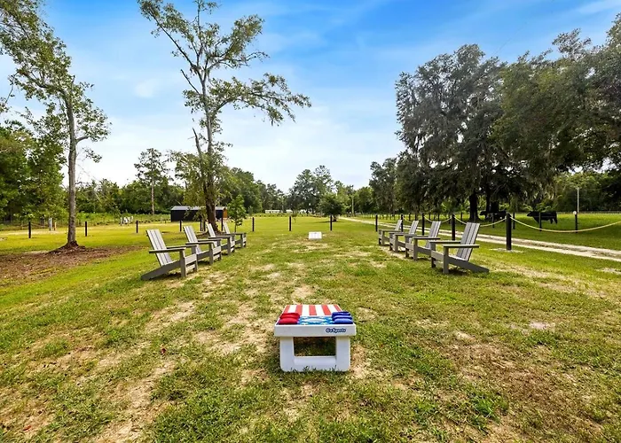 Serene And Cozy Cabin Near Gilchrist Blue Springs, Perfect For A Small Town Florida Getaway