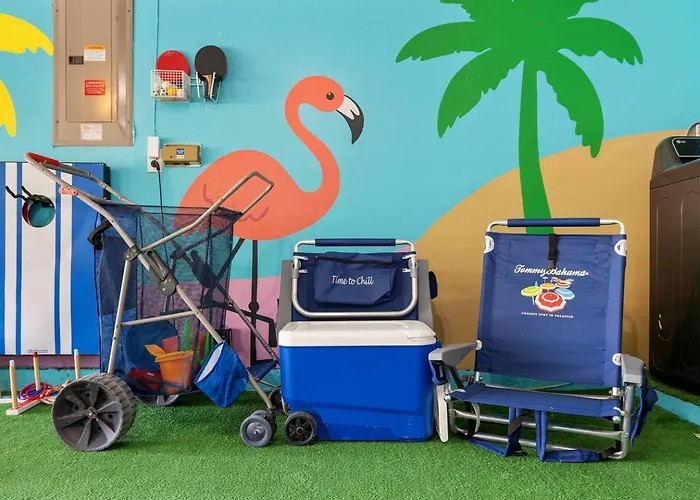Family Retreat With Free Heated Pool, Game Room, Sleeps 10, Bikes, Bbq Grill, 15 Minutes To Honeymoon Island