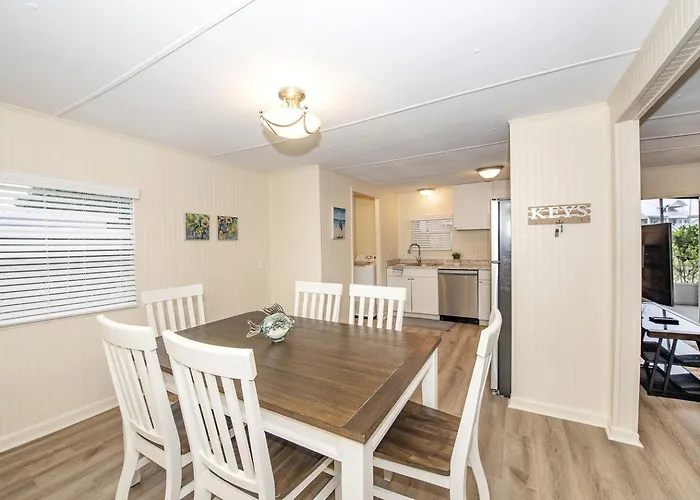 Serene Waterfront Getaway: Perfect Vacation Rental For Families In Wakulla County, Fl