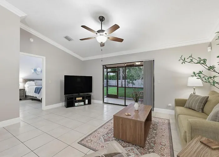 Villa 10 Mins To Wef - Fenced Yard - Pet Friendly