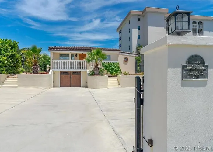 Oceanfront Villa In Daytona Beach Shores