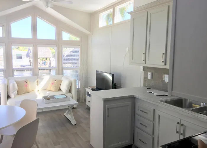 Waterfront Tiny Home With Pool, Beach, Dock, Kayaks