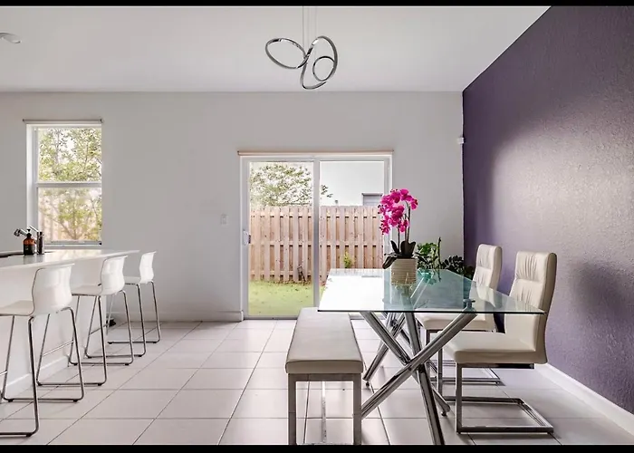Modern Private Room With Pool & Gym