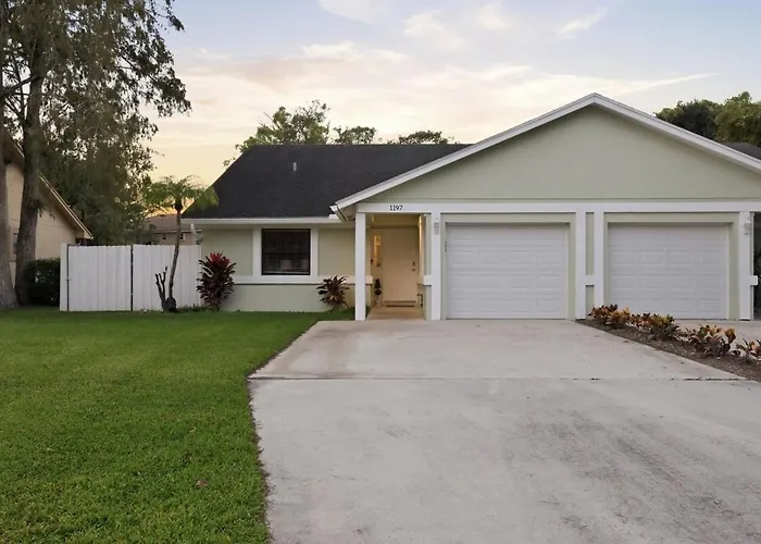 Villa 10 Mins To Wef - Fenced Yard - Pet Friendly