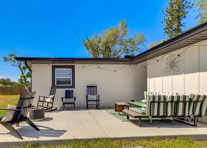 Work & Play In Palmetto! Pet-Friendly Home W/ Yard