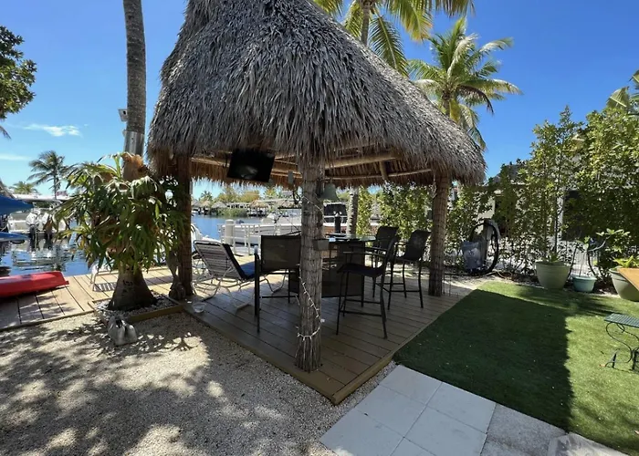 Waterfront Tiny House W Pool, Beach, And Boat Dock