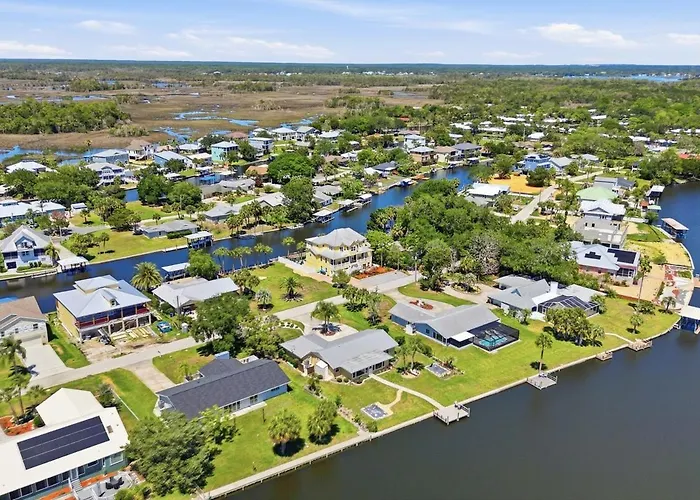 Crystal River Waterfront 5Br W Dock - Sleeps 11 - Bayshore Getaway