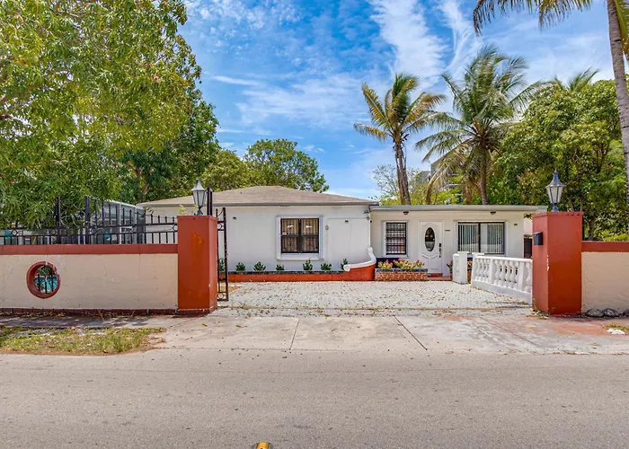 4 Mi To Surfside Beach! North Miami Apt