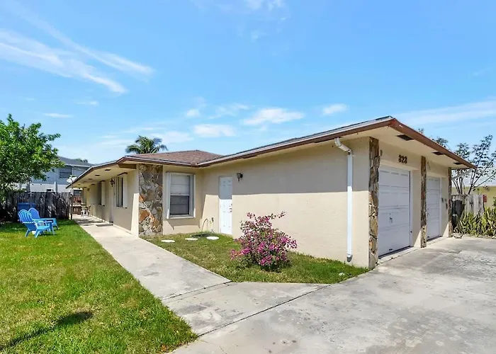 2 Bedroom Home Close To The Beach