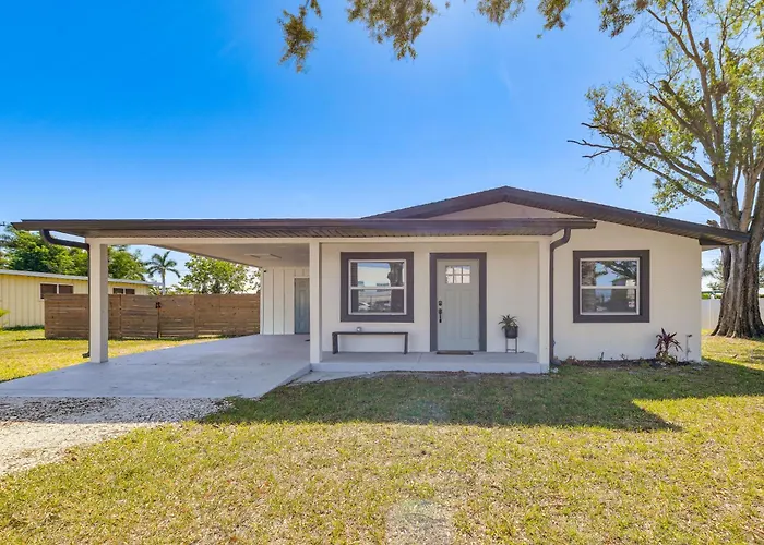Work & Play In Palmetto! Pet-Friendly Home W/ Yard