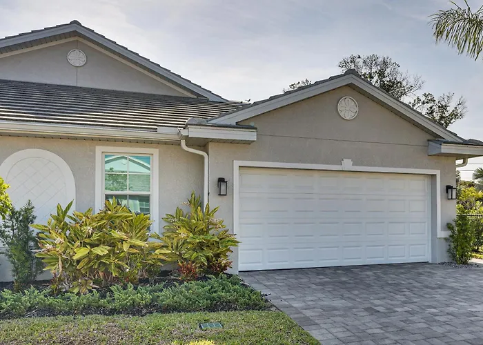 Work & Play! Home W/ Modern Comfort In Estero