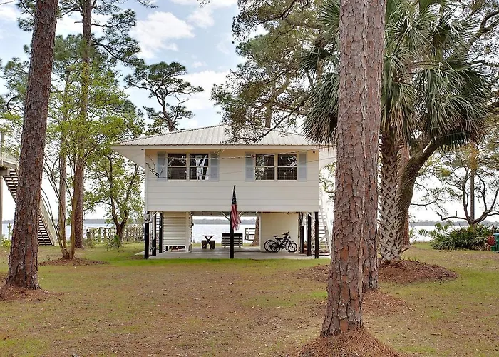 Tiny Tides Waterfront Cottage