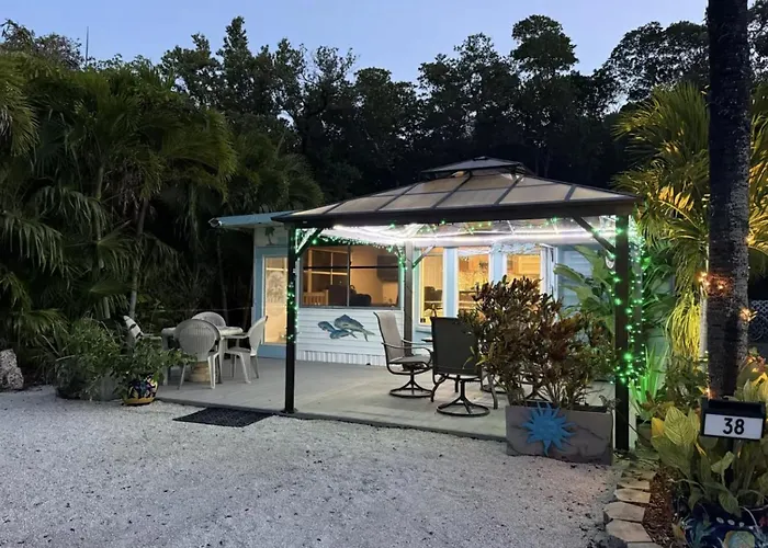 Beachside Retreat With Pool, Boat Ramp Dock For Rent